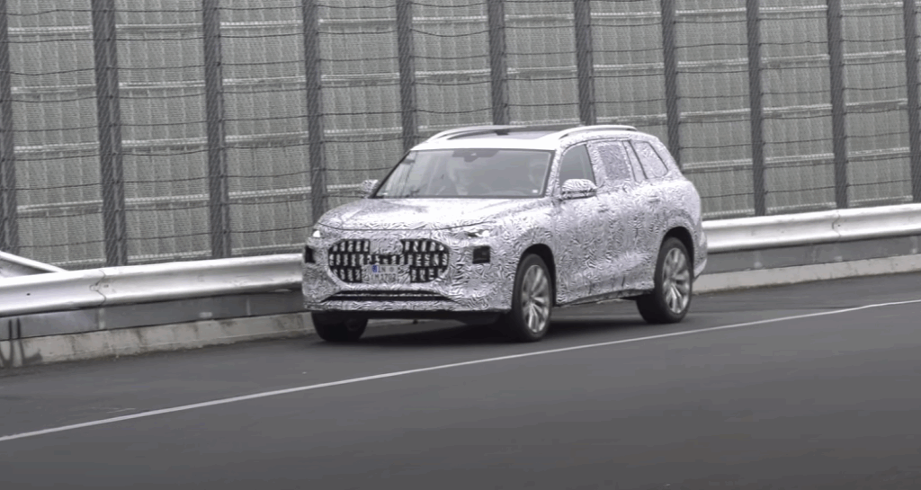 Nové Audi Q9 bude najväčším a najluxusnejším SUV v histórii značky. Jeho hlavnými rivalmi sú BMW X7 a Mercedes GLS.