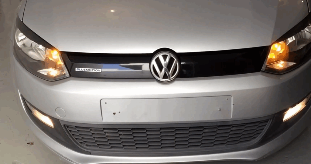 Nápis BlueMotion Technology na bežnom Golfe. Znamenal prítomnosť úsporných technológií ako štart-stop.