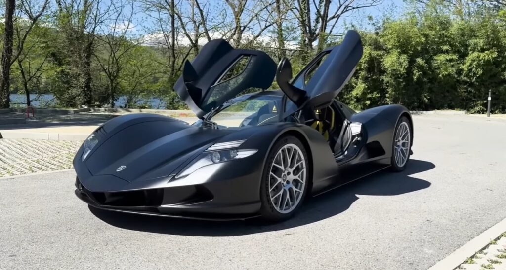 Aspark Owl Spider je roadster verzia japonského elektrického hypercaru s výkonom 1985 koní. Zrýchli z nuly na sto za 1,69 sekundy a maximálna rýchlosť je 400 km/h.