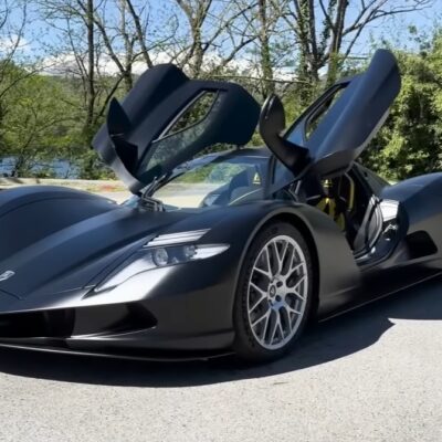 Aspark Owl Spider je roadster verzia japonského elektrického hypercaru s výkonom 1985 koní. Zrýchli z nuly na sto za 1,69 sekundy a maximálna rýchlosť je 400 km/h.