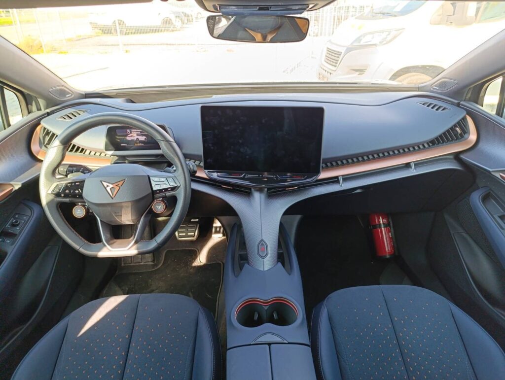 Cupra-Tavascan-82KWh-250KW-4x4-Adrenaline-27695570-14