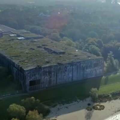 Hitlerovo betónové monštrum sa mení na luxusný hotel. Na streche bude bar s úžasným výhľadom.