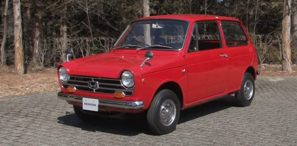 Pôvodná Honda N360 zo 60. rokov. Prvé ľudové auto značky, ktoré zmotorizovalo Japonsko.