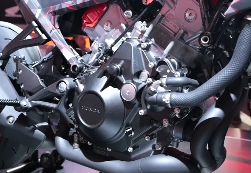 Riadenie s centrálnym nábojom a motor V3. Dve technické riešenia, ktoré na bežných motorkách nenájdete.