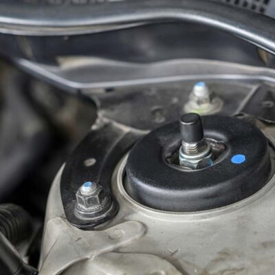 Horné uloženie tlmiča