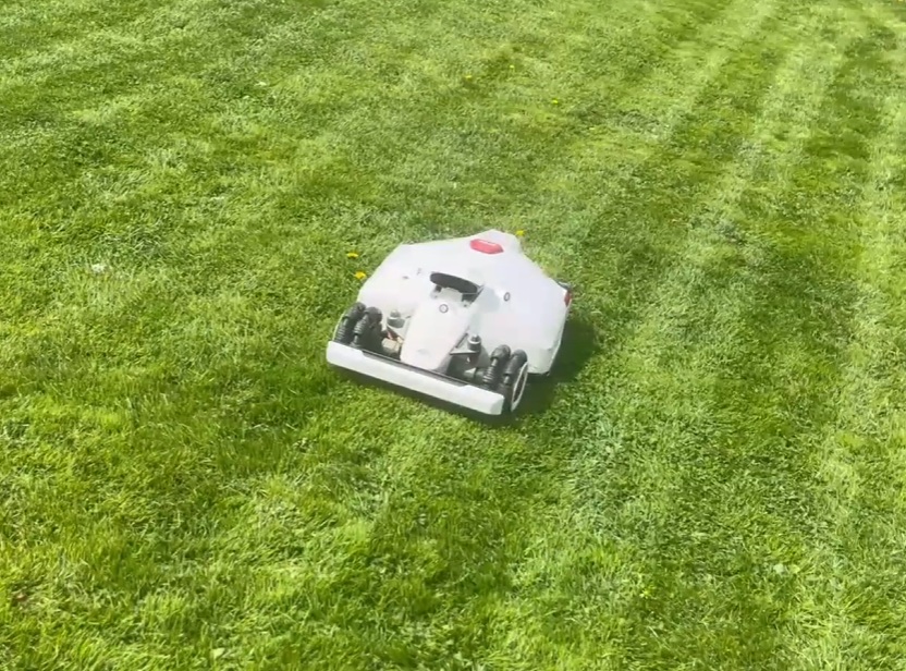 Robotická kosačka Luba 3000x nepotrebuje žiadne obvodové drôty. Hranice jej určíte jednoducho v aplikácii.