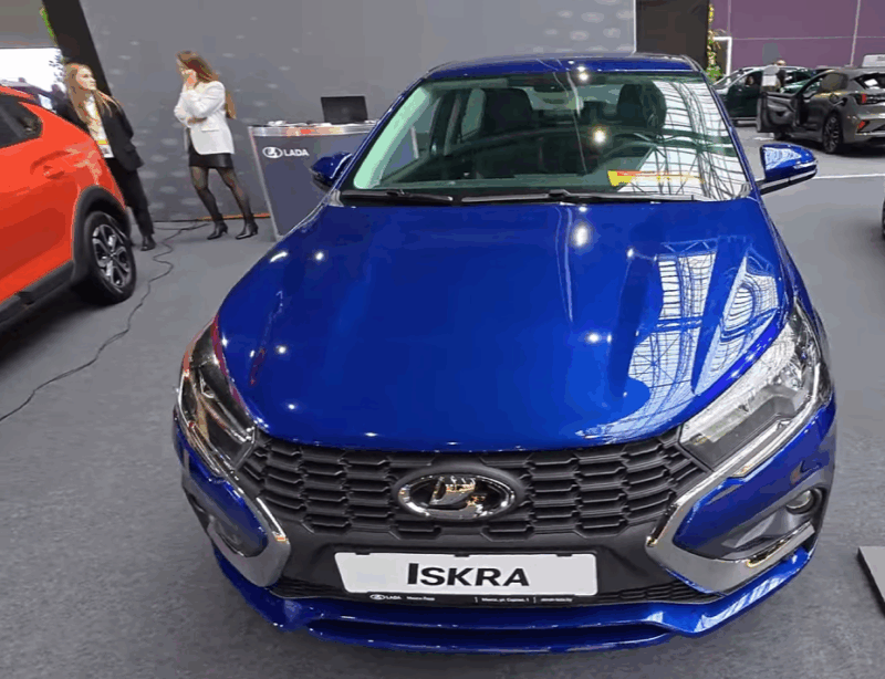 AvtoVAZ ukázal počítačové rendery Lada Iskra vytvorené na začiatku projektu. Dizajn sedanu a kombi SW Cross sa výrazne líši od klasických modelov Lada.