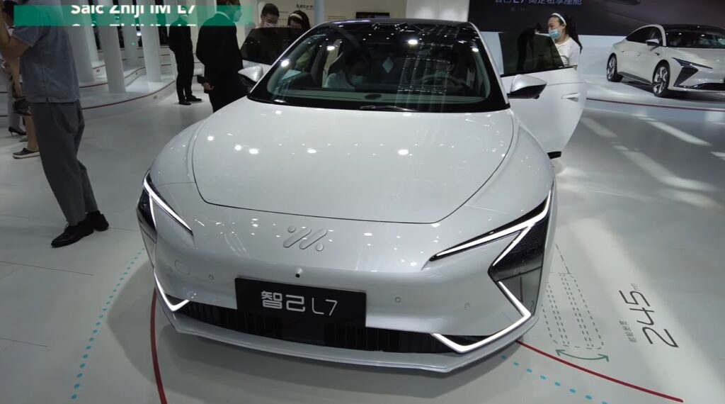 Luxusný sedan IM L7 bude prvým sériovým autom na svete s revolučnou solid-state batériou.