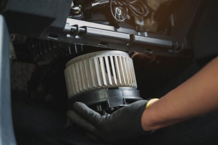 Klimatizácia na maximum v horúčave ničí motor: Prečo vám v kolóne vyvrie chladiaca zmes?