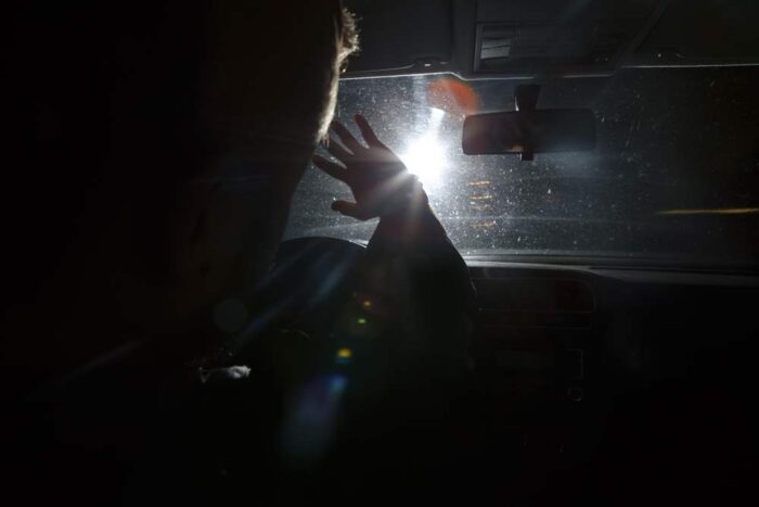 Paradox moderných svetlometov: Pôsobia oslepujúco, no v skutočnosti znižujú nehodovosť