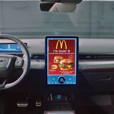 Reklama v inforteimente auta