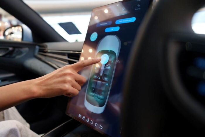 Dotykové displeje v autách: Pozrite sa na trik, ktorým automobilky na Slovensku šetria milióny