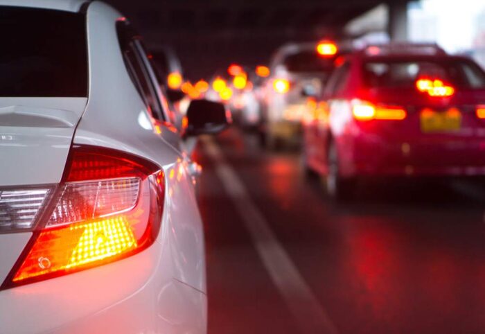 Od júla 2026 sa menia brzdové svetlá: Novinka, ktorú aktivujete prudkým stlačením pedála