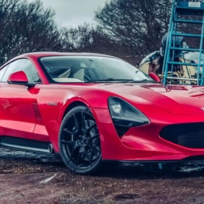 Dlho očakávaný TVR Griffith sa konečne dostane do výroby. Pod kapotou bude mať 5-litrový motor V8 od Fordu.