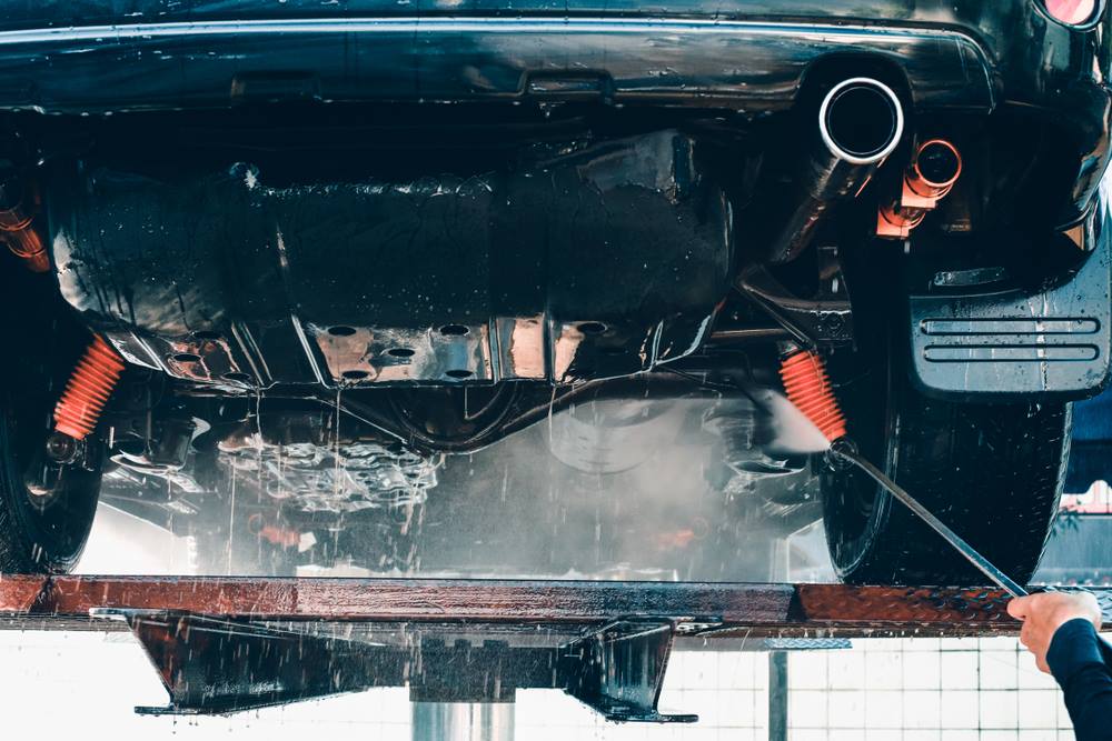 Umývanie podvozku auta