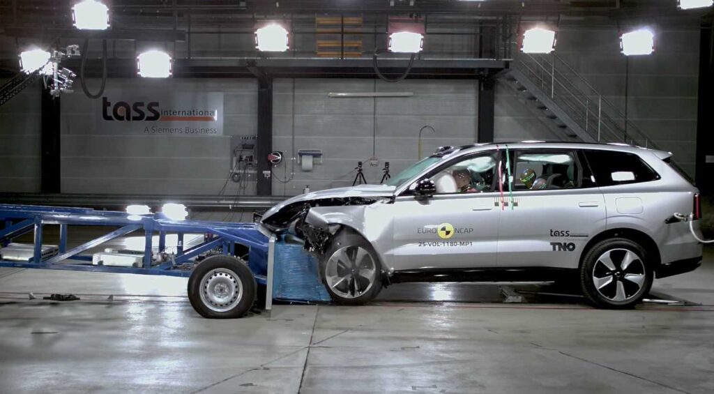 Volvo crash test