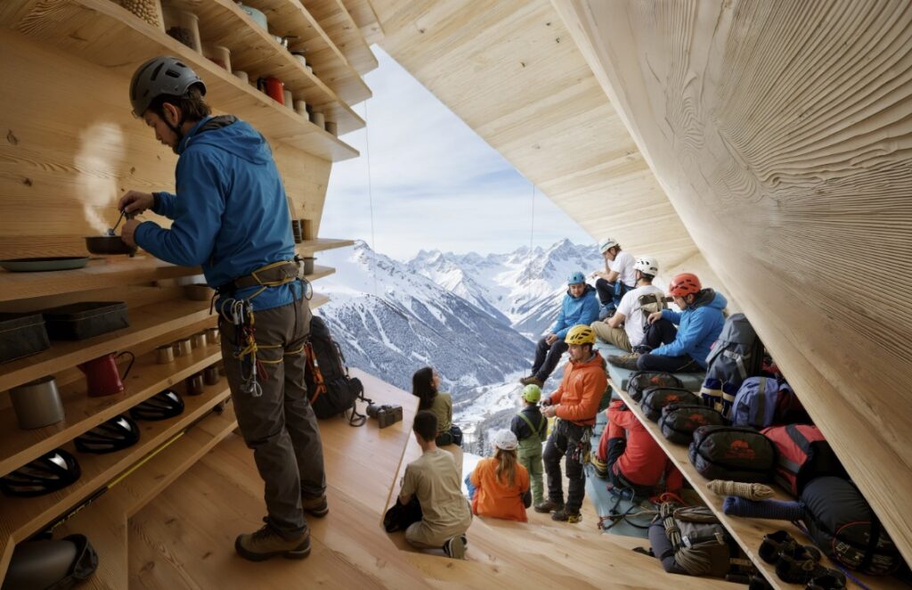 Presklená stena ponúka dychberúci a ničím nerušený výhľad na alpskú panorámu.