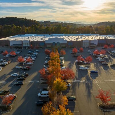 Parkovisko pred supermarketom nepredstavuje verejný priestor. Navyše v noci vám tu hrozí pokuta.