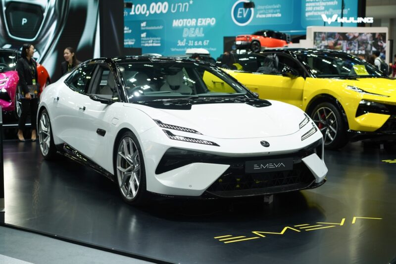  Okrem rýchleho nabíjania ponúka Emeya aj brutálny výkon 918 koní a luxusný interiér.