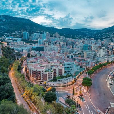 Monako je rajom pre pozorovateľov superšportov. Rýchlejšie ako 50 km/h tu však legálne nemôžu ísť.