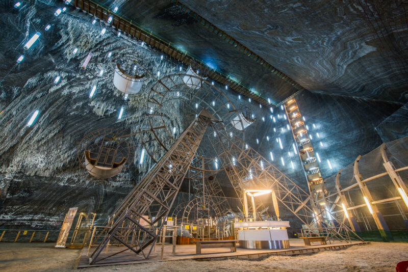 Obrovské ruské kolo 120 metrov pod zemou. Salina Turda je jediným miestom na svete, kde niečo také nájdete.