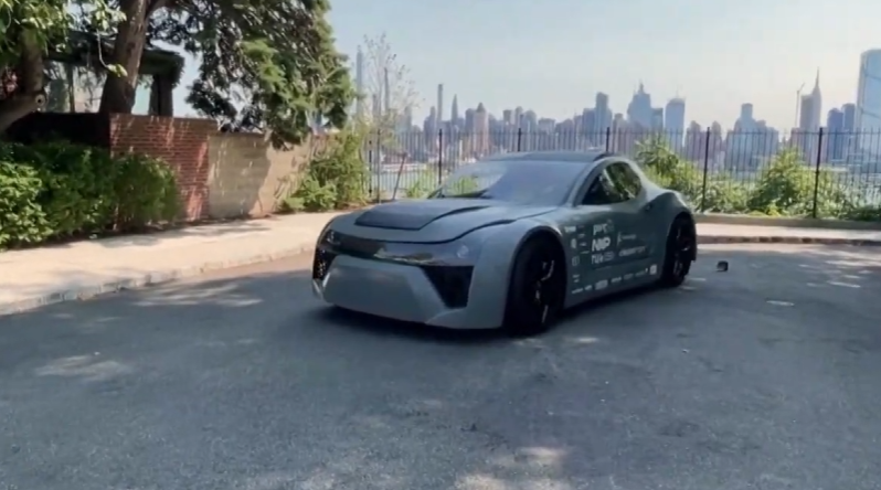 Auto ZEM má karosériu z recyklovaných materiálov a životnosť až 20 rokov. Projekt bojuje proti nútenej zastaranosti moderných vozidiel.