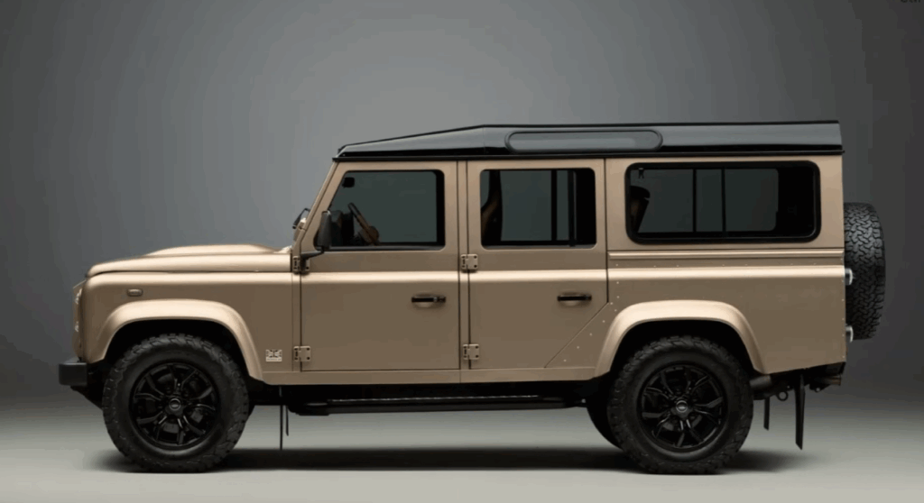 Zákazníci si vyberú z viac než 200 farieb a nekonečných možností personalizácie. Ceny začínajú na 250 000 eur za kompletne zreštaurovaný Defender.