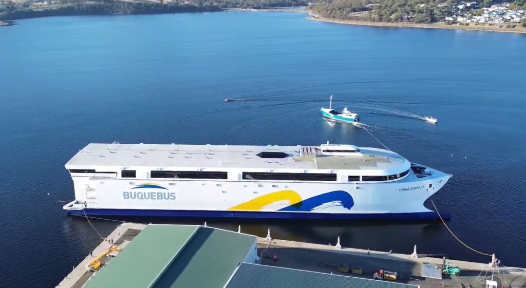 Elektro loď Hull 096