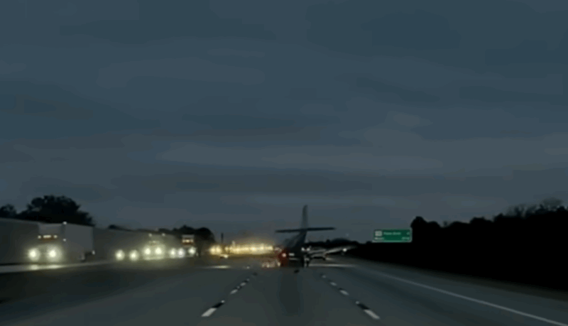 Video z palubnej kamery zachytáva dramatický moment nárazu. Strecha SUV sa prepadla, no vodič zázrakom prežil vďaka pevnej konštrukcii auta.