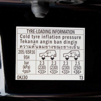 Nálepka tlak pneumatík