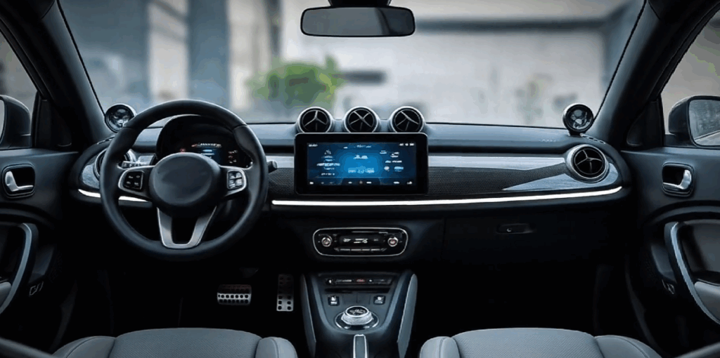 Interiér Smart #6 ponúka 15,4-palcový displej a prémiovú výbavu. Ceny v Európe začínajú na približne 45 000 eur, predaj od roku 2026.