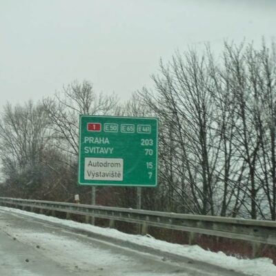 Smerová tabuľa diaľnica