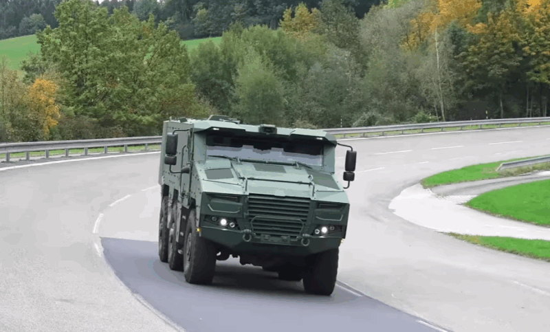 Na polygóne testujú vozidlá Tatra v extrémnych podmienkach – od brodenia vodou až po klimatickú komoru s teplotami od mínus 40 do plus 60 stupňov.