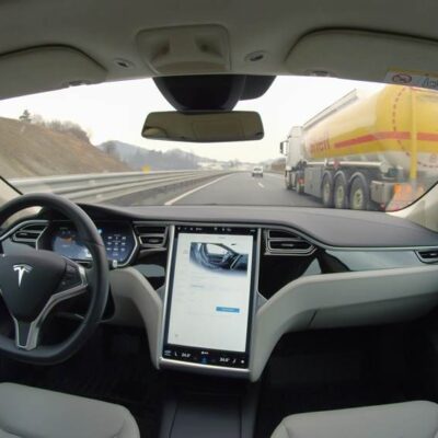 Tesla diaľnica bez vodiča