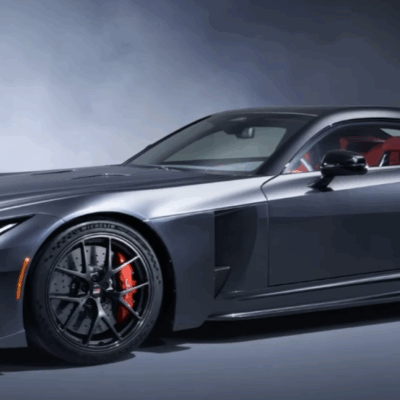 Toyota GR GT bude mať hybridný pohon s výkonom nad 1 000 koní. Zrýchlenie z nuly na sto zvládne za menej než 2,5 sekundy.