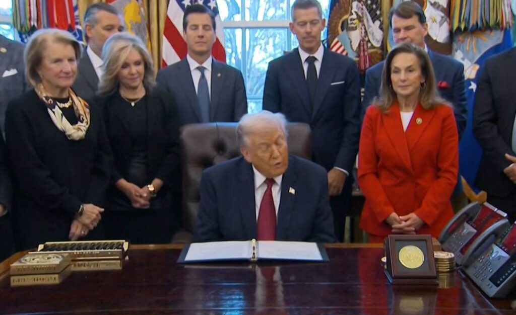 Trump oválna pracovňa