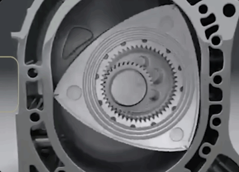 Dvojdiskový Wankelov motor produkuje až 150 koní a váži len niekoľko desiatok kilogramov. Prvé autá prídu v roku 2026.