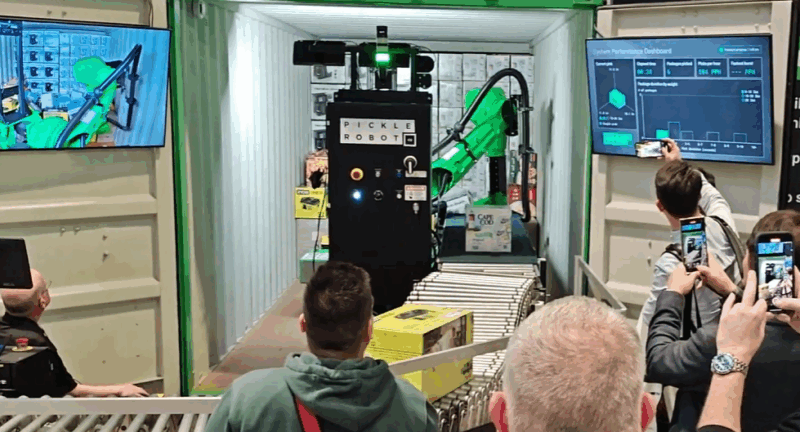 Vykládka kamióna robotom trvá približne 1 hodinu namiesto 2 až 4 hodín. Investícia 200 000 eur sa vráti za dva roky prevádzky.