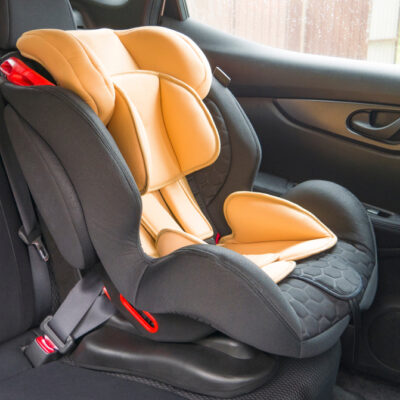 Rodičia najčastejšie chybujú tým, že pásy nechávajú príliš voľné. Preto správne utiahnutý pás by mal byť taký tesný, že pod neho sotva zasunete dva prsty.