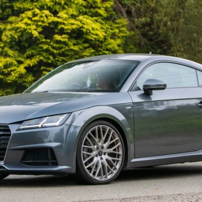 Audi TT prvej generácie (8N) predstavilo revolúciu v dizajne. Okrúhle tvary a minimalistický štýl inšpirovali celý automobilový priemysel.