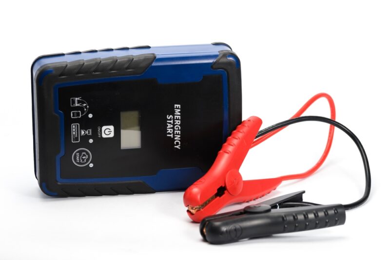Prenosné štartovacie zariadenie má veľkosť powerbanky a naštartuje auto bez pomoci druhého vozidla. Cena kvalitného zariadenia je 50 až 150 eur.