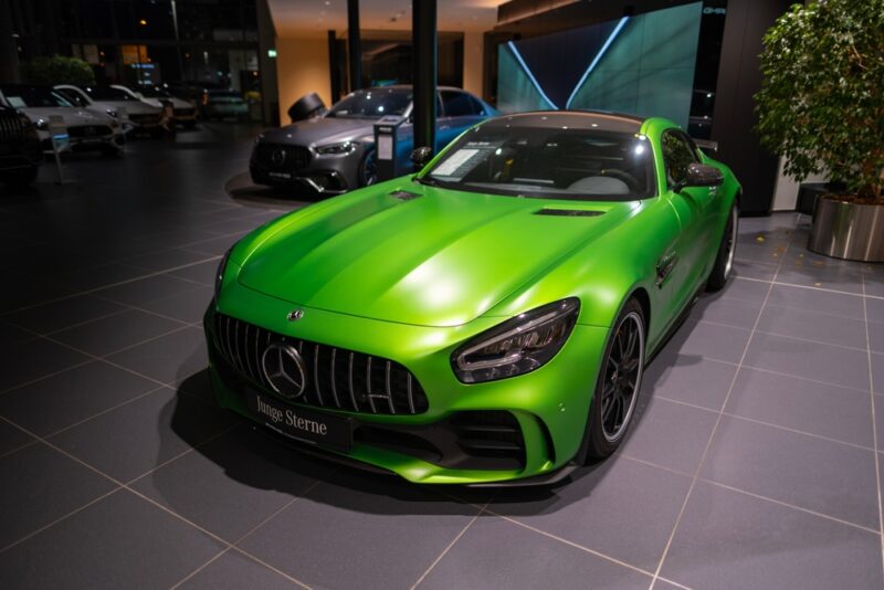 AMG GT 63 S E Performance kombinuje V8 s elektromotorom a dosahuje 843 koní. Hybridné modely ukazujú budúcnosť športových Mercedesov.