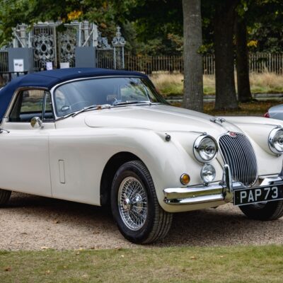 Jaguar XK150 z roku 1958 ponúkal radový šesťvalec s výkonom až 265 koní. Maximálna rýchlosť dosahovala 200 km/h.