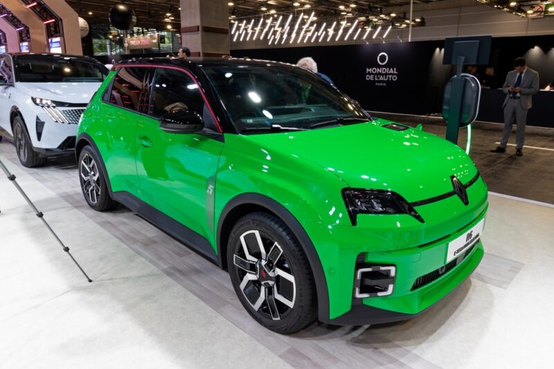 Model získal ocenenie Auto roka 2025 a stal sa najpredávanejším elektromobilom segmentu B v Európe. Ceny začínajú od 24 900 eur.