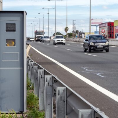 Obce získajú právomoc inštalovať stacionárne radary a vyberať pokuty. Výnos z pokút zostane v obecnom rozpočte na opravu ciest.