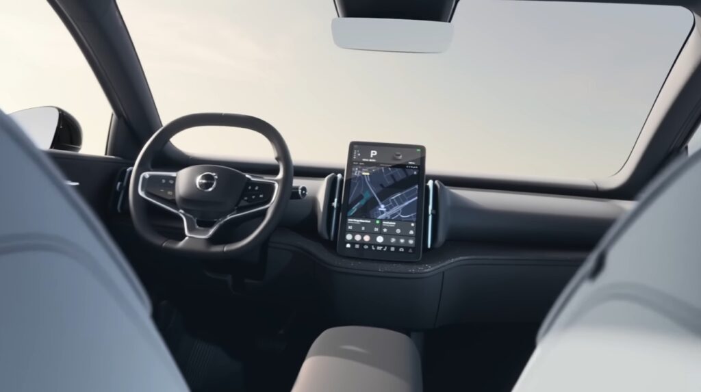 Interiér pokračuje v čiernej schéme s kontrastnými bielymi prešívaniami. Volvo použilo recyklované materiály aj v tejto luxusnej verzii.