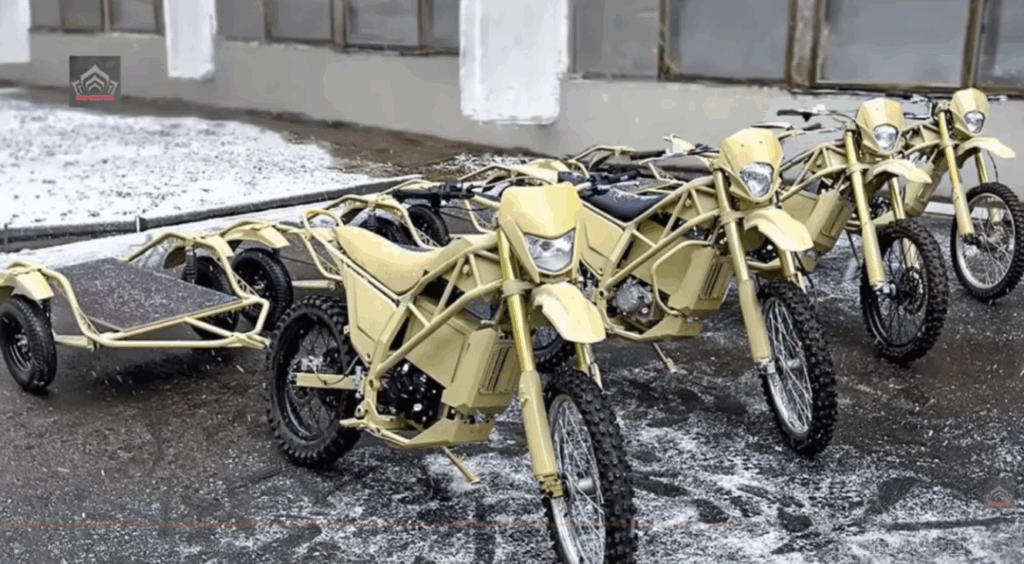 Kalašnikov oživil legendárnu značku IZH s elektrickým endurom. Motorka cieli na vojenské aj civilné využitie s dôrazom na tichý chod.