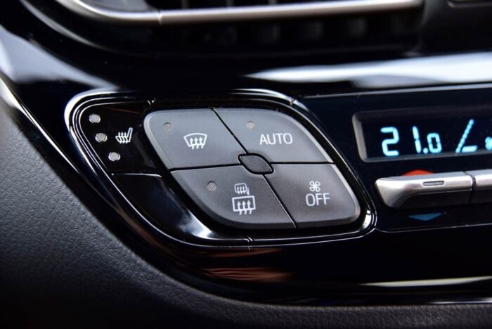 Zarosené okná a zrkadlá v zime – jeden gombík vyrieši váš problém