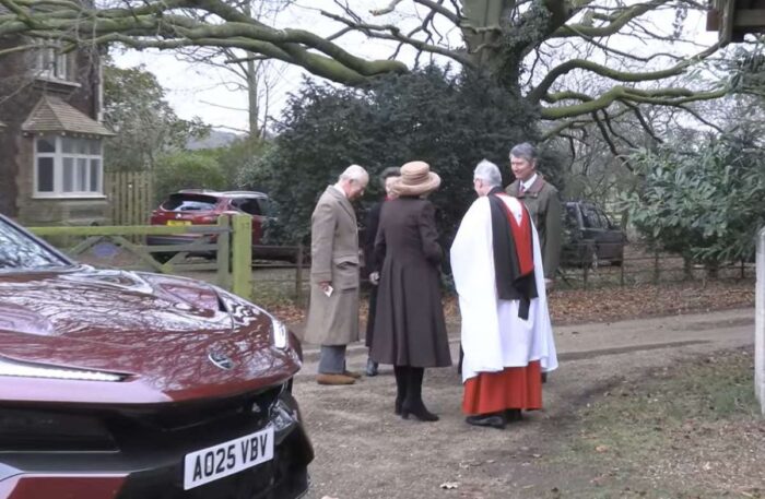 Kráľ Karol III. si kúpil elektrický Lotus Eletre – britské auto vyrobené v Číne