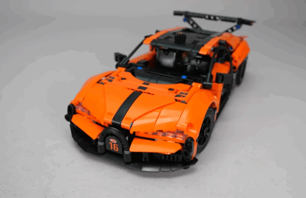 LEGO Technic Bugatti obsahuje viac než 3 500 dielikov. Set zahŕňa funkčný motor W16, prevodovku a detailný interiér.